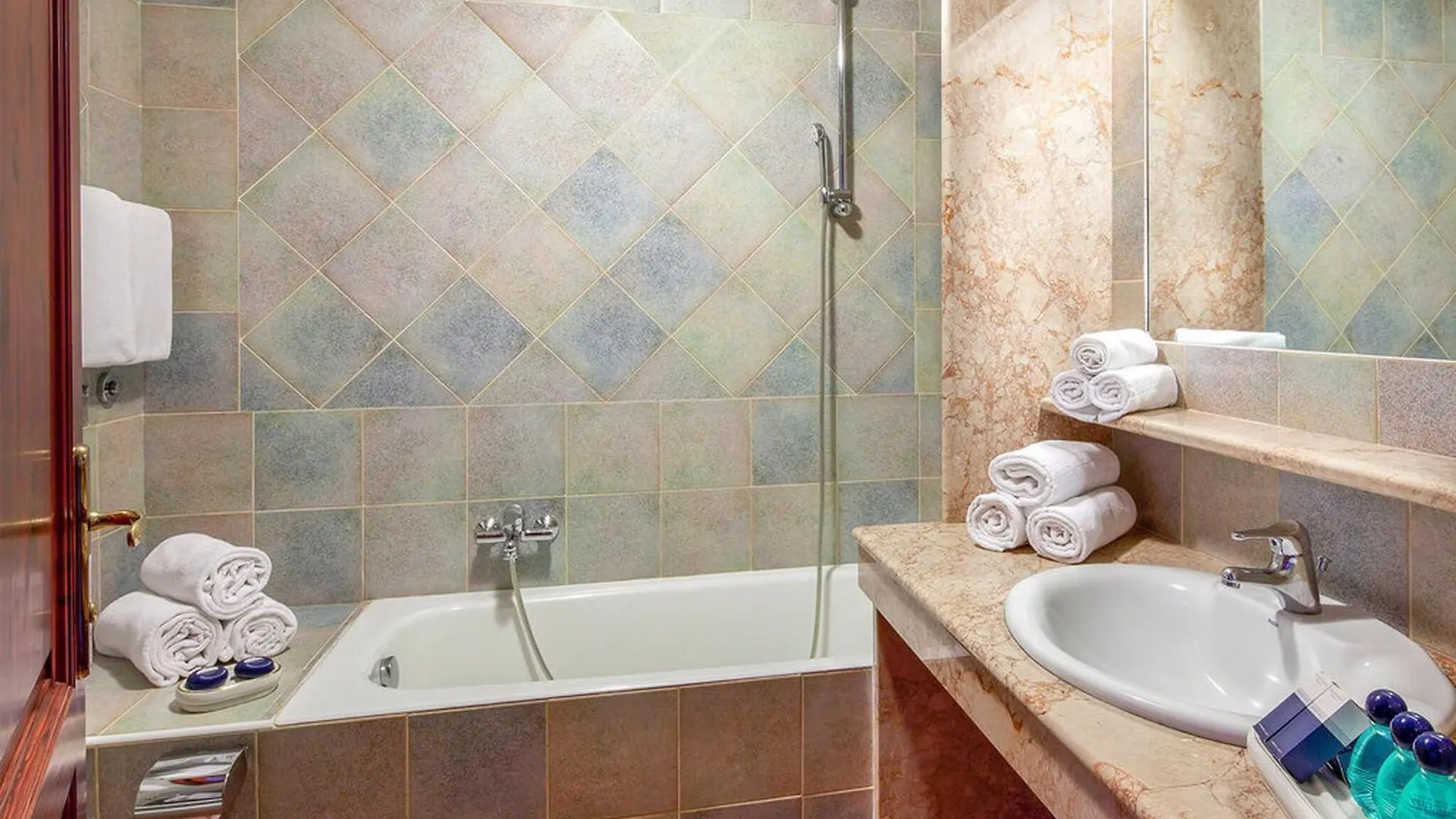 Quadri Apartment Orosei 0*,